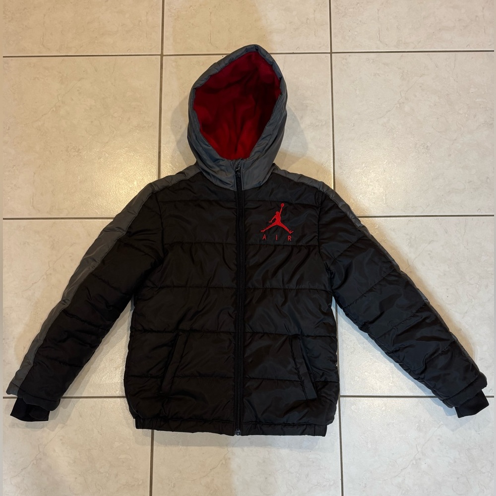 Air Jordan coat kids size Large. Used
